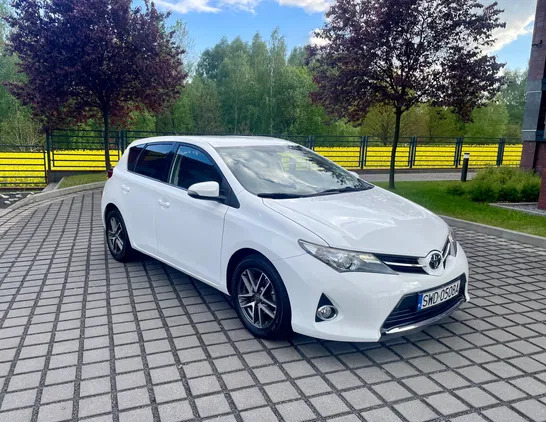 toyota śląskie Toyota Auris cena 43900 przebieg: 138400, rok produkcji 2014 z Polkowice